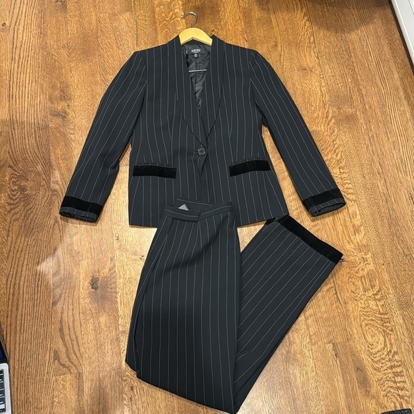 Kasper Women’s Blazer and Trouser Set Black and White Size 10P